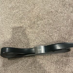 I’m selling a black belt from boss Hugo boss it has never been worn.